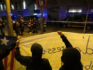 Concentraci&oacute; contra el 155 davant la subdelegaci&oacute; dels govern espanyol a la Gran Via de Jaume I