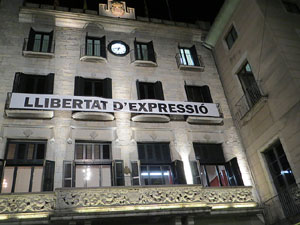 Concentració a la plaça del Vi per protestar contra la decisió del jutge del Tribunal Suprem