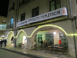 Concentració a la plaça del Vi per protestar contra la decisió del jutge del Tribunal Suprem