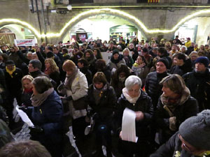 Concentració a la plaça del Vi per protestar contra la decisió del jutge del Tribunal Suprem