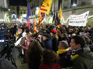 Concentració a la plaça del Vi per protestar contra la decisió del jutge del Tribunal Suprem