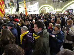 Concentració a la plaça del Vi per protestar contra la decisió del jutge del Tribunal Suprem
