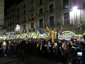 Concentració a la plaça del Vi per protestar contra la decisió del jutge del Tribunal Suprem