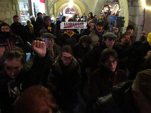 Concentració a la plaça del Vi per protestar contra la decisió del jutge del Tribunal Suprem