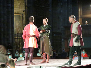Representaci&oacute; de la Consueta de Sant Jordi cavaller a la nau g&ograve;tica de la Catedral