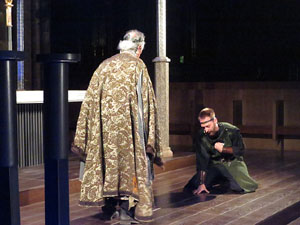 Representaci&oacute; de la Consueta de Sant Jordi cavaller a la nau g&ograve;tica de la Catedral
