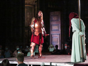 Representaci&oacute; de la Consueta de Sant Jordi cavaller a la nau g&ograve;tica de la Catedral