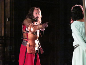 Representaci&oacute; de la Consueta de Sant Jordi cavaller a la nau g&ograve;tica de la Catedral