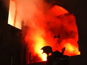 Representaci&oacute; de la Consueta de Sant Jordi cavaller a la nau g&ograve;tica de la Catedral
