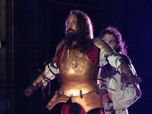 Representaci&oacute; de la Consueta de Sant Jordi cavaller a la nau g&ograve;tica de la Catedral