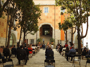 Diada Nacional 2020. Acte institucional al Pati de les Magn&ograve;lies, amb parlaments de Marta Madrenas, Miquel Noguer i Pere Vila