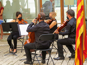 Diada Nacional 2020. Acte institucional al Pati de les Magn&ograve;lies, amb parlaments de Marta Madrenas, Miquel Noguer i Pere Vila