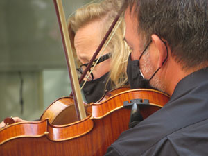 Diada Nacional 2020. Acte institucional al Pati de les Magn&ograve;lies, amb parlaments de Marta Madrenas, Miquel Noguer i Pere Vila