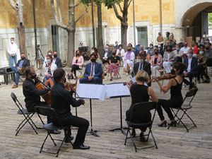 Diada Nacional 2020. Acte institucional al Pati de les Magn&ograve;lies, amb parlaments de Marta Madrenas, Miquel Noguer i Pere Vila
