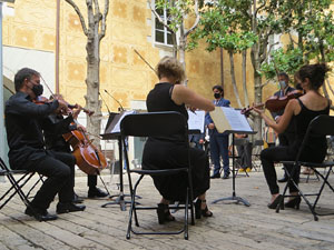 Diada Nacional 2020. Acte institucional al Pati de les Magn&ograve;lies, amb parlaments de Marta Madrenas, Miquel Noguer i Pere Vila