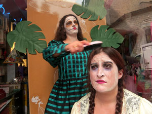 Festival Fitag 2020. Girona pren vida. Espectacles als aparadors de les botigues de Girona