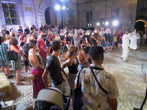 Festival Fitag 2020. Inauguració a les escales de la Catedral