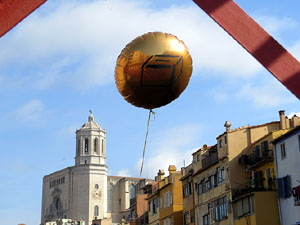 Globus al pont de les Peixateries Velles convocant a la votaci&oacute; de l'1-O