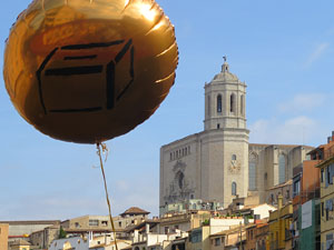 Globus al pont de les Peixateries Velles convocant a la votaci&oacute; de l'1-O