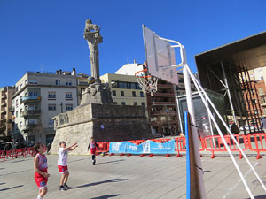 VIII Jornada de l'Esport Femen&iacute; 2020 a la pla&ccedil;a Salvador Espriu, la de Francesc Calvet i Rubalcaba, la pla&ccedil;a Catalunya i el riu Onyar