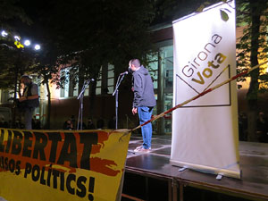 Concentraci&oacute; i encesa de torxes en commemoraci&oacute; del l'1-O del 2017