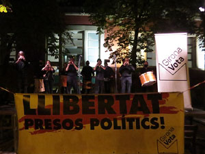 Concentraci&oacute; i encesa de torxes en commemoraci&oacute; del l'1-O del 2017