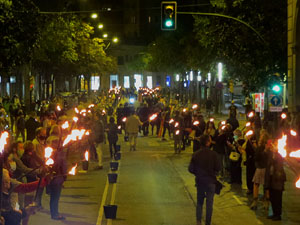 Concentraci&oacute; i encesa de torxes en commemoraci&oacute; del l'1-O del 2017