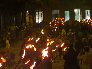 Concentraci&oacute; i encesa de torxes en commemoraci&oacute; del l'1-O del 2017