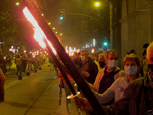 Concentraci&oacute; i encesa de torxes en commemoraci&oacute; del l'1-O del 2017
