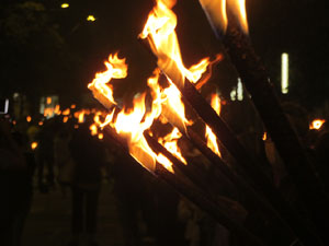 Concentraci&oacute; i encesa de torxes en commemoraci&oacute; del l'1-O del 2017