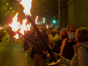 Concentraci&oacute; i encesa de torxes en commemoraci&oacute; del l'1-O del 2017