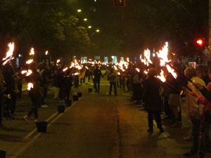 Concentraci&oacute; i encesa de torxes en commemoraci&oacute; del l'1-O del 2017