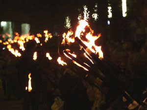Concentraci&oacute; i encesa de torxes en commemoraci&oacute; del l'1-O del 2017