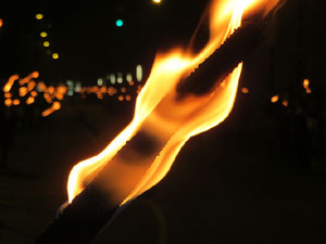 Concentraci&oacute; i encesa de torxes en commemoraci&oacute; del l'1-O del 2017