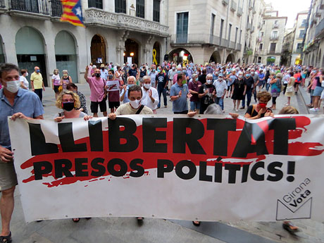 Concentraci&oacute; per la llibertat dels presos pol&iacute;tics a la pla&ccedil;a del Vi