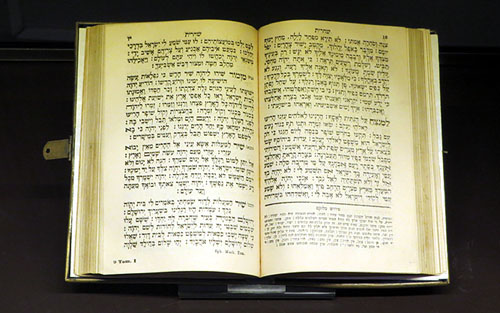 Mahzor, ritual sefardita , amb oracions de Roix ha-Xanà (any nou). Vellut blau, metall i paper. 1851. Viena