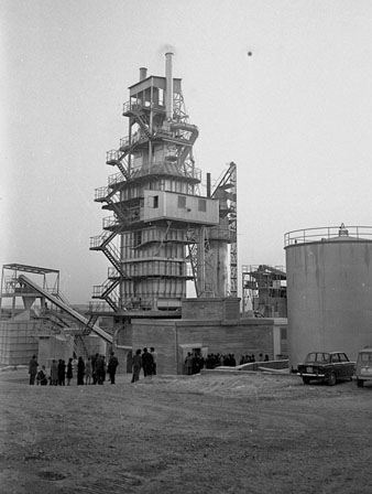Inauguració del nou forn de Calci de l'empresa Derivats de Calci (DECSA) al barri de Pont Major. 1973