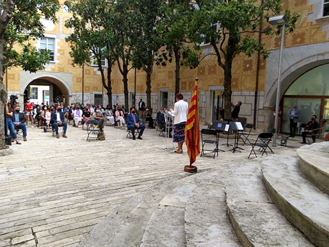 Parlaments al Pati de les Magn&ograve;lies