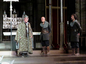 Representaci&oacute; de la Consueta de Sant Jordi cavaller a la nau g&ograve;tica de la Catedral