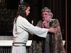 Representaci&oacute; de la Consueta de Sant Jordi cavaller a la nau g&ograve;tica de la Catedral