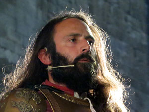 Representaci&oacute; de la Consueta de Sant Jordi cavaller a la nau g&ograve;tica de la Catedral