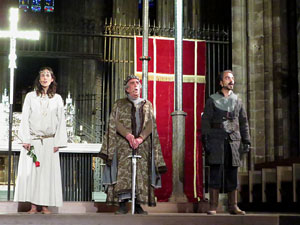 Representaci&oacute; de la Consueta de Sant Jordi cavaller a la nau g&ograve;tica de la Catedral
