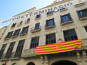 Diada Nacional 2021. Concentraci&oacute; a la pla&ccedil;a del Vi, lectura del manifest i cant de Els Segadors