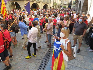 Diada Nacional 2021. Concentraci&oacute; a la pla&ccedil;a del Vi, lectura del manifest i cant de Els Segadors
