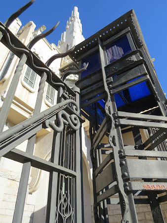 Detall de la fa&ccedil;ana de la farinera Teixidor