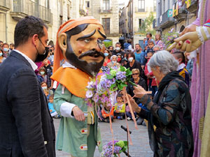 Fires de Sant Narcís 2021. Toc de rams. Cerimònia del canvi de rams de les gegantes