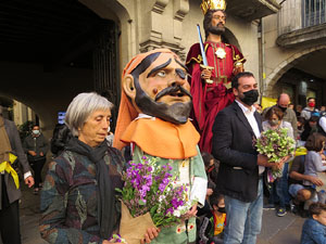 Fires de Sant Narc&iacute;s 2021. Toc de rams. Cerim&ograve;nia del canvi de rams de les gegantes
