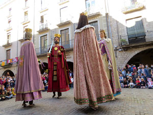 Fires de Sant Narc&iacute;s 2021. Toc de rams. Cerim&ograve;nia del canvi de rams de les gegantes