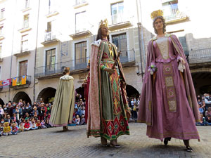 Fires de Sant Narc&iacute;s 2021. Toc de rams. Cerim&ograve;nia del canvi de rams de les gegantes
