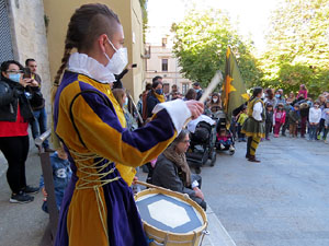 Fires de Sant Narc&iacute;s 2021. Toc de rams. Cerim&ograve;nia del canvi de rams de les gegantes